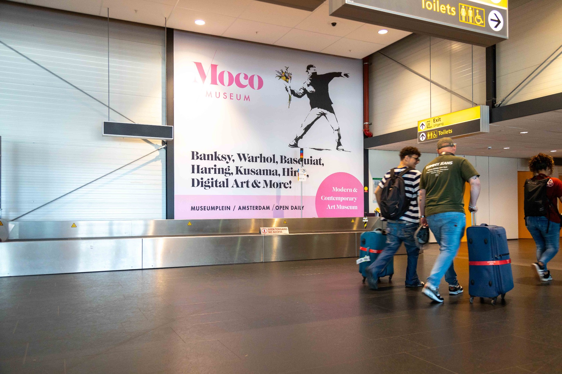 Moco Museum — Rotterdam Airport — Arrival giant